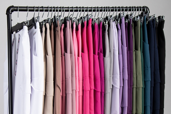 Co sprawia, że uniformy medyczne Uniformsy są tak wygodne?